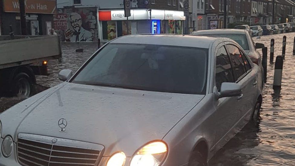 Northampton flash floods: Blocked drains blamed - BBC News