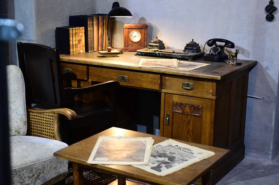Hitler desk - not original (AFP pic)