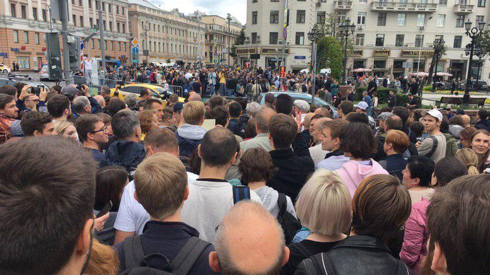 Акция в поддержку оппозиционных кандидатов в Мосгордуму началась в Москве