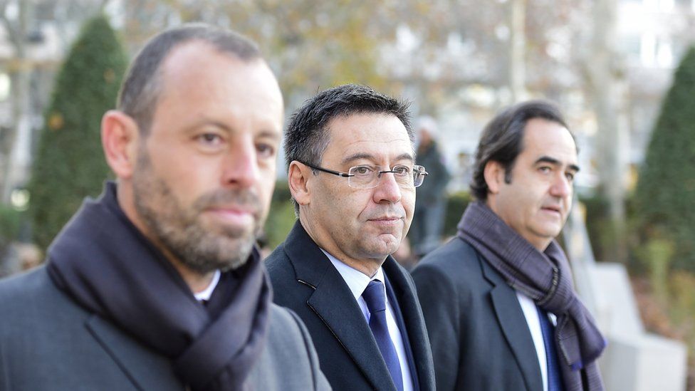 (L-R) Barcelona's ex-President Sandro Rosell, President Josep Maria Bartomeu and general director Ignacio Mestre arriving at Spain's national court on 1 Feb