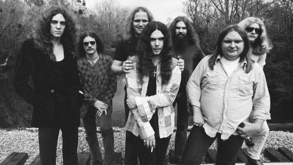 The memnbers of the band, Allen Collins, Billy Powell, Ronnie Van Zant, Gary Rossington, Artimus Pyle, Ed King and Leon Wilkeson