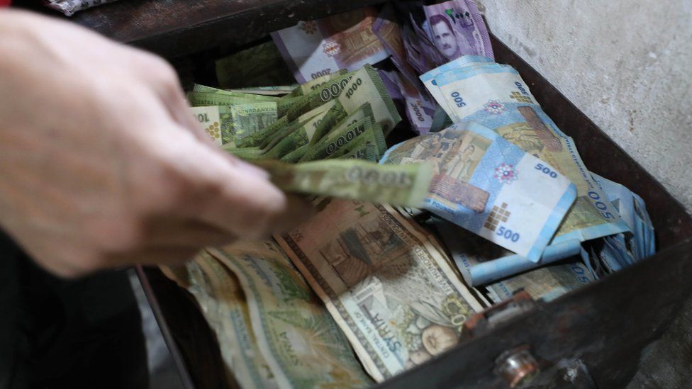 Syrian pounds in a cash register in the rebel-held town of Binnish, Syria (9 June 2020)