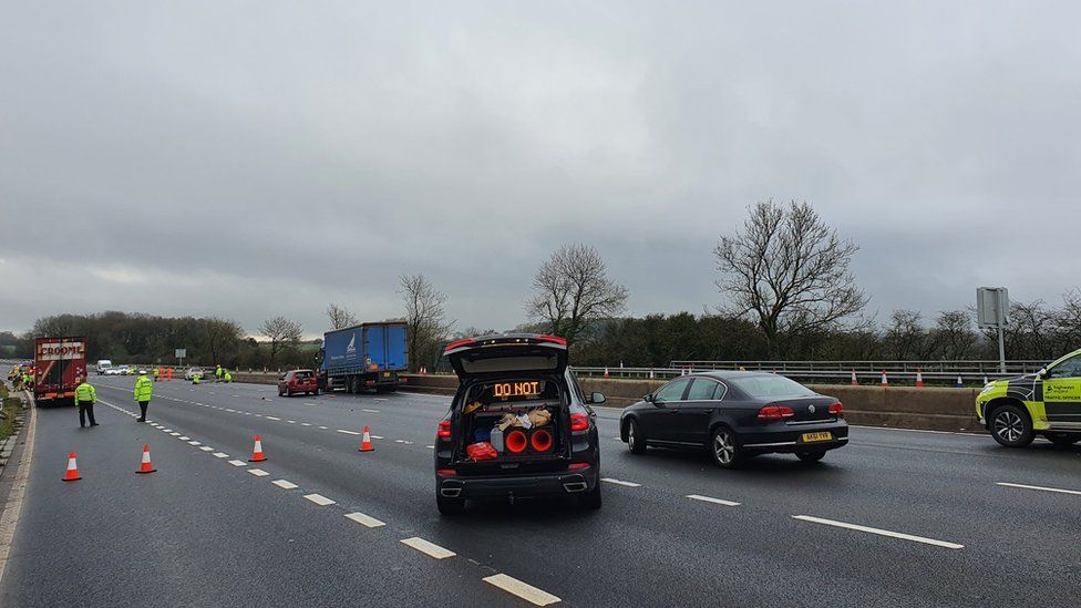 M6 Disruption Near Stoke-on-Trent After Acid Lorry Crash - BBC News