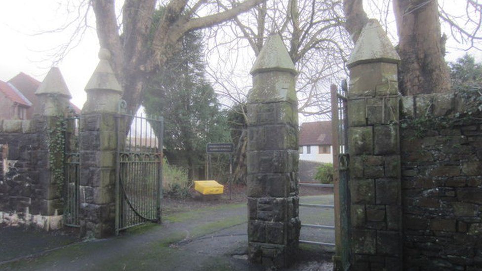 Cwmgelli Cemetery entrance