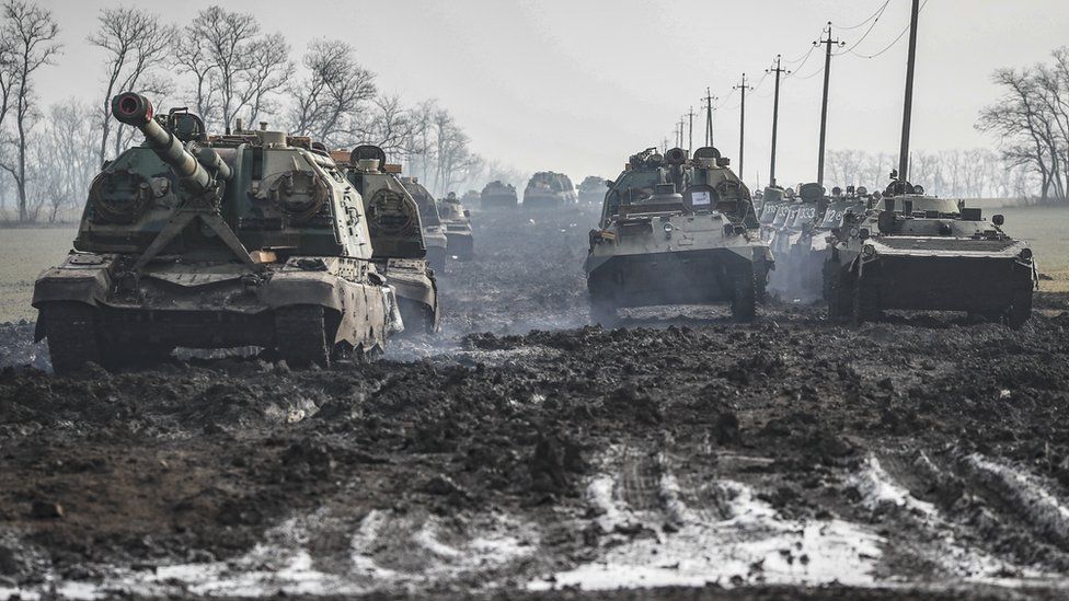 Ukrayna sınırına yakın Rostov'da Rus zırhlı araçları