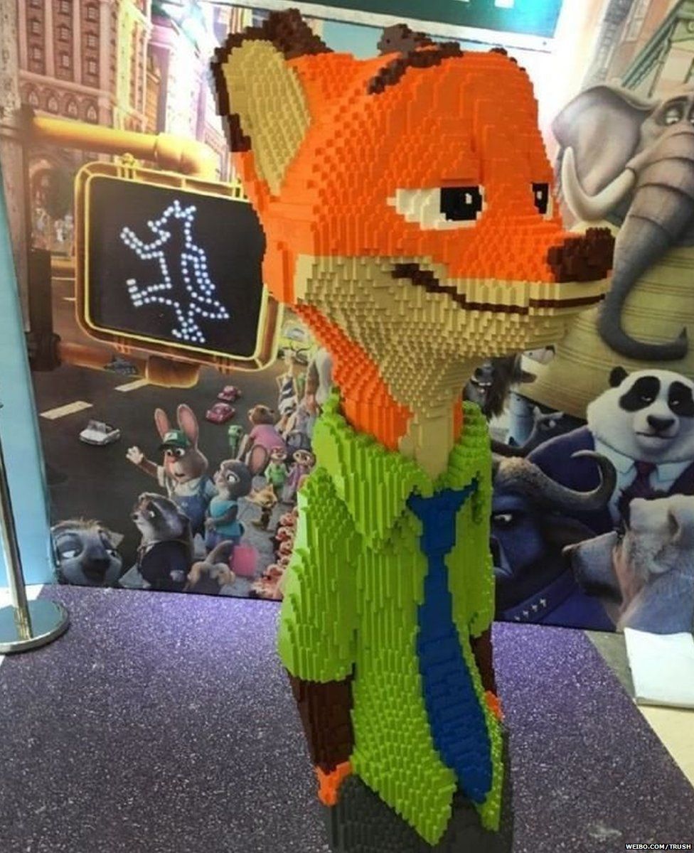 Photo of statue of Nick from the film Zootopia made out of LEGO.