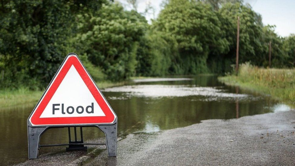 Essex Fire crews receive 70 flood call-outs in three hours - BBC News