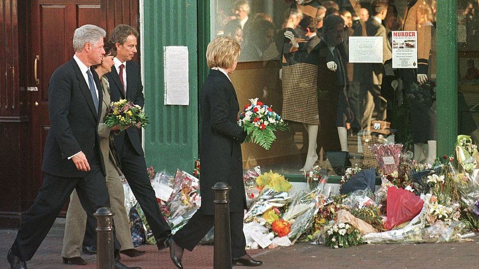 Bill Clinton, Hillary Clinton, Tony Blair and Cherie Blair at scene of Omagh bomb.