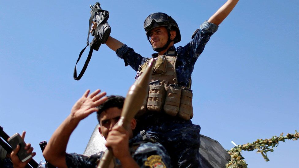 Iraqi security forces celebrate in Mosul (28 June 2017)
