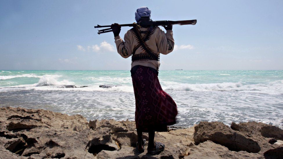 Armed pirate on the Somali coast (file photo 2010)