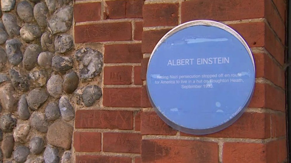 Blue Plaque to commemorate Einstein's stay in Roughton, Norfolk