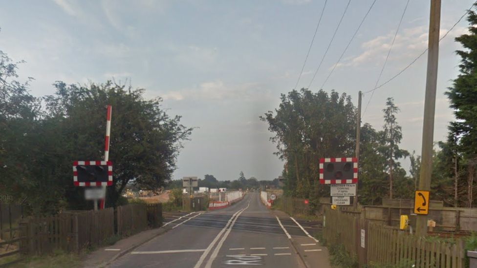 Norwich Road level crossing