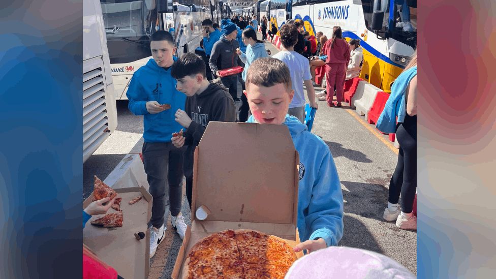 Ysgol Gymraeg Gwynllyw pupils eat pizza in Dover