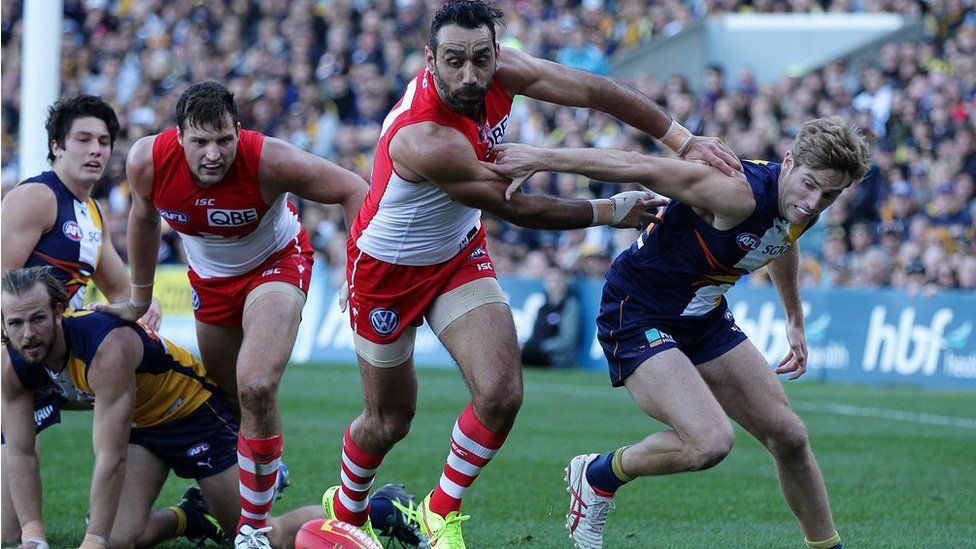 Adam Goodes of the Swans pushes other players at Domain Stadium on 26 July, 2015