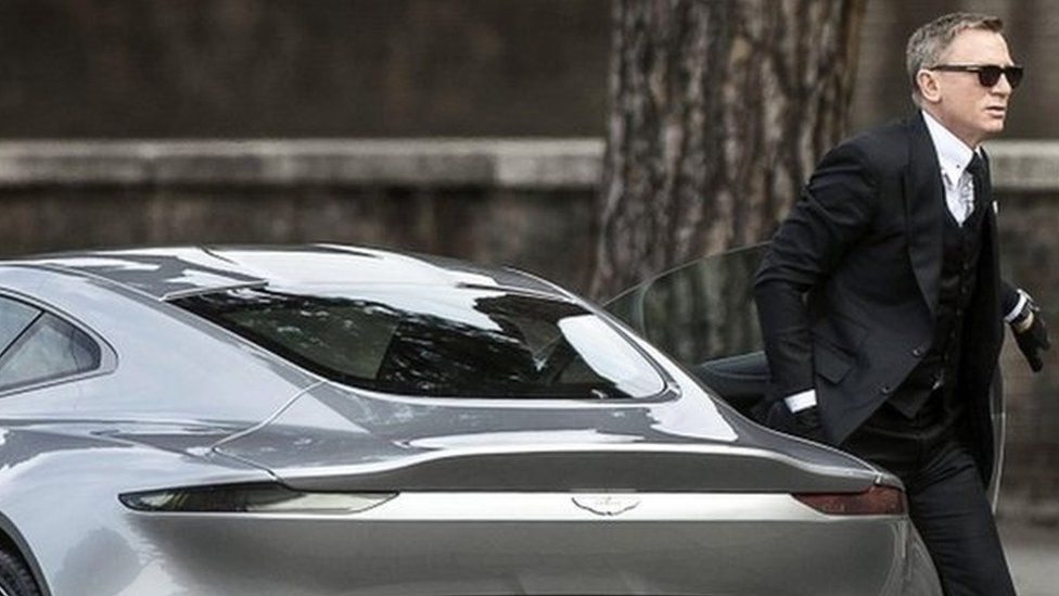 Daniel Craig filming James Bond