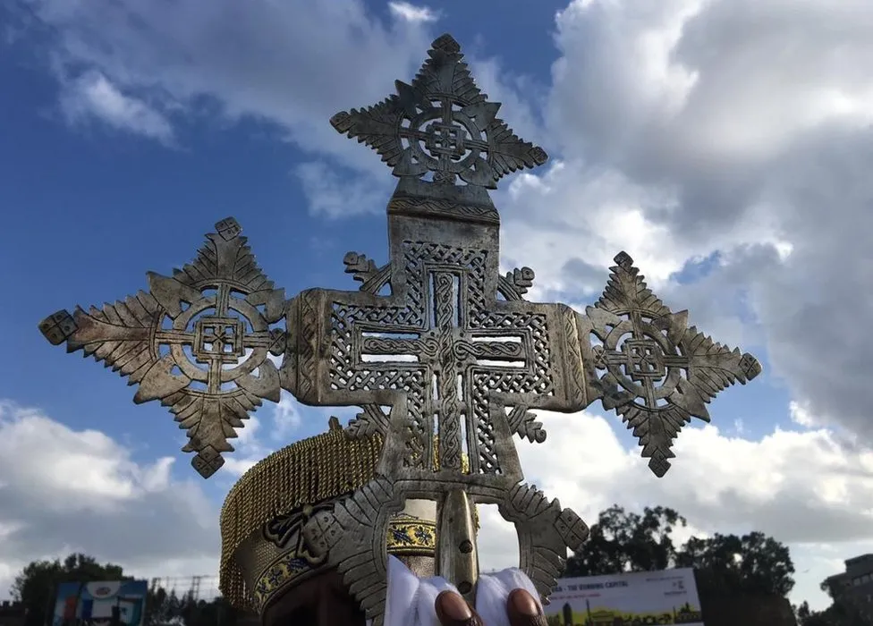 La gran cruz del Festival Meskel · Crédito by the BBC's Amensisa Negera and Kalkidan Yibeltal