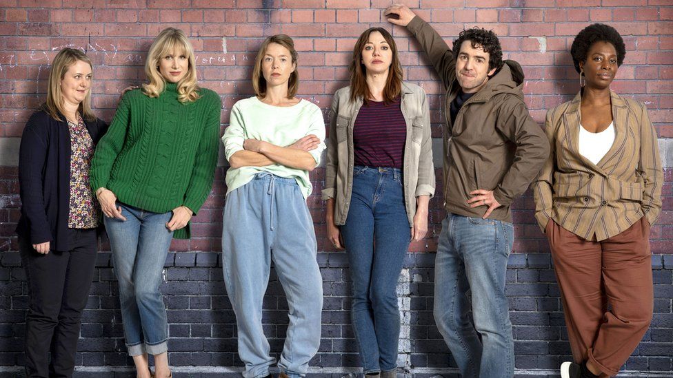 Still Friends? The trouble with old sitcoms - BBC News