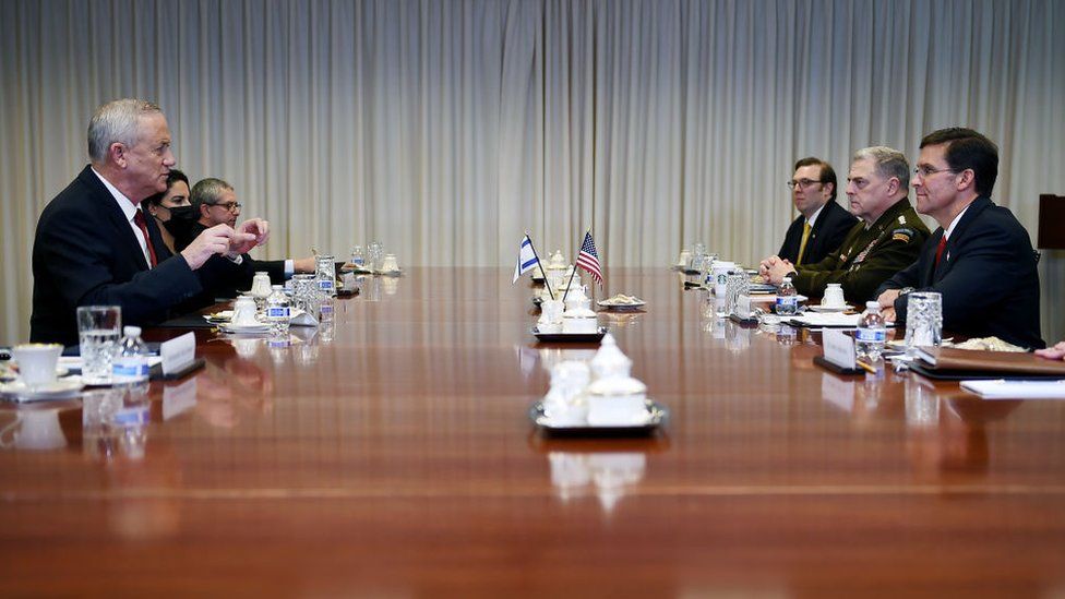 Israeli Defence Minister Benny Gantz (L) meets US Defence Secretary Mark Esper (R) at the Pentagon, Washington (22 September 2020)
