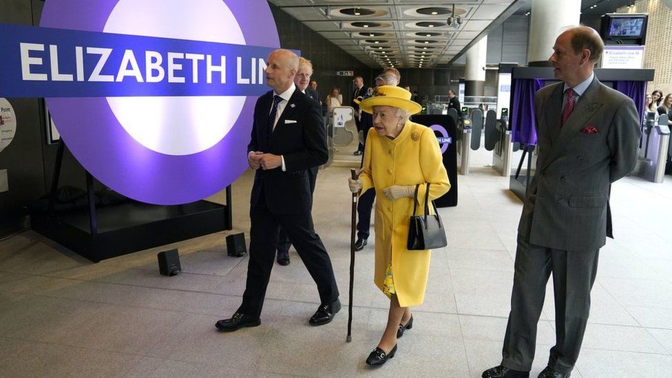 Queen Elizabeth II and the Earl of Wessex after unveiling a plaque to mark the official opening of the Elizabeth line at Paddington Station