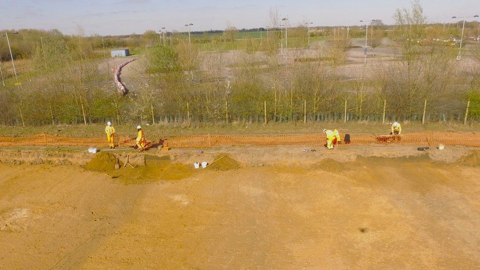 Archaeologists in Milton, Cambridge