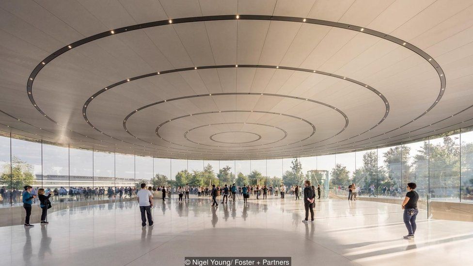 El vest??bulo del Teatro Steve Jobs Foto: Nigel Young/ Foster+Partners