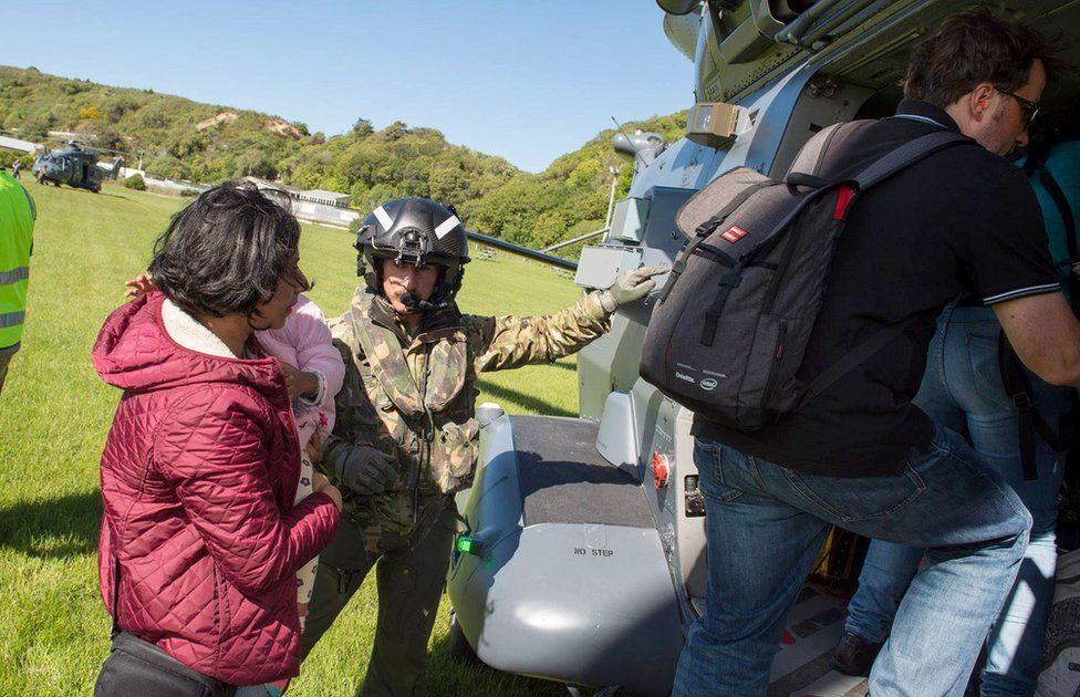 New Zealand Earthquake Kaikoura Evacuations Under Way Bbc News