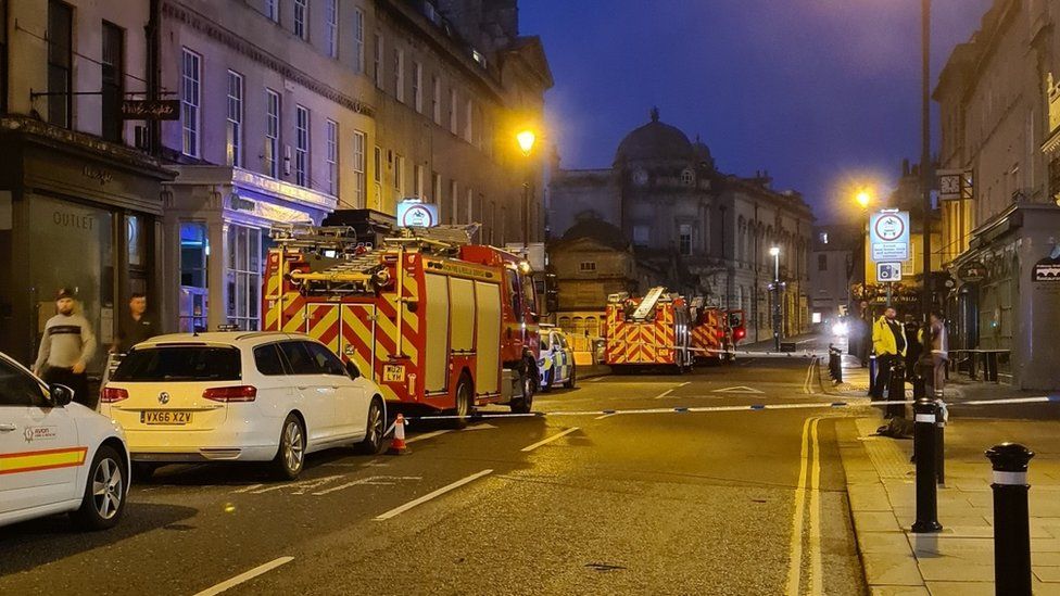 Fire crews tackle blaze at Bath city centre B&B - BBC News