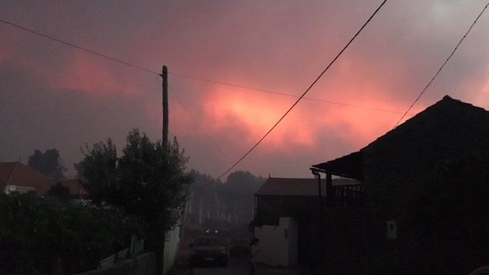 Fire looming over hills in central Portugal - 17 June 2017