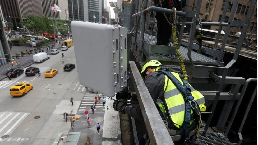 Nokia Mimo antenna being installed in New York