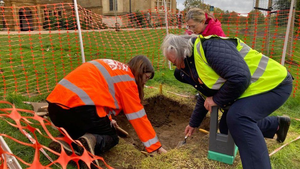 People taking part in an archaeology dig at Delapre Abbey