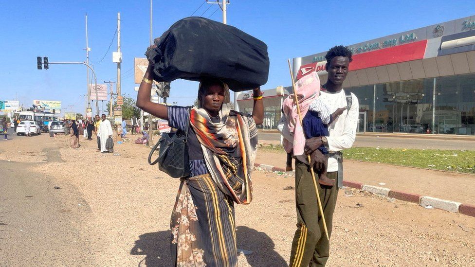 People flee Khartoum, 19 April