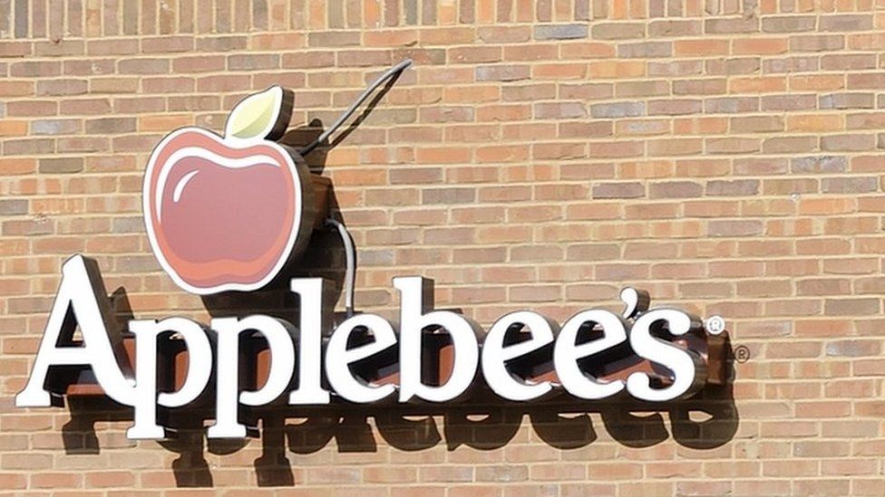 An Applebee's restaurant sign