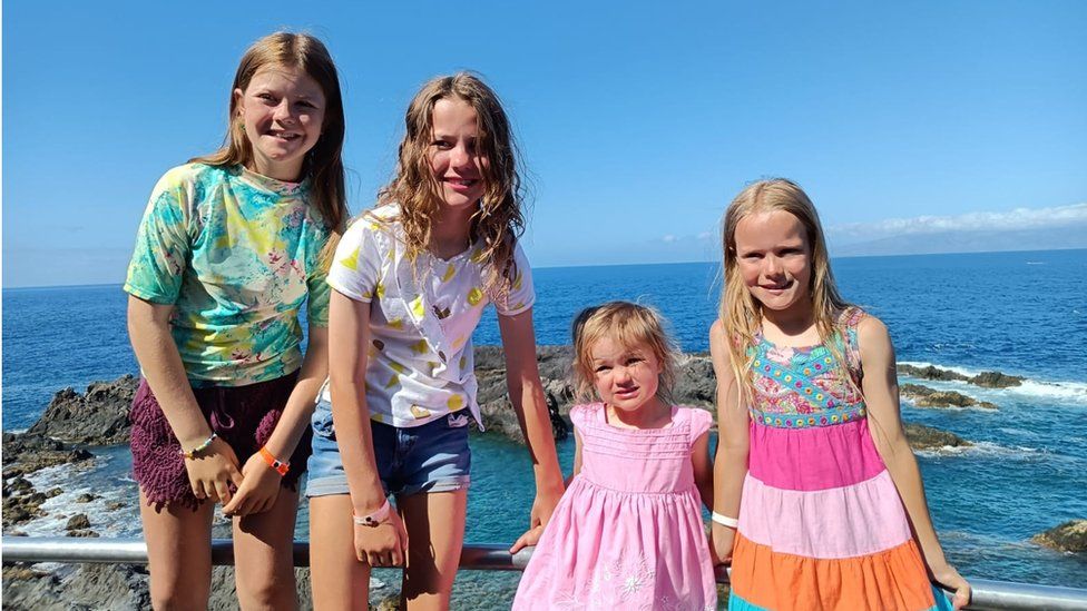 Joe Murray's daughters on holiday
