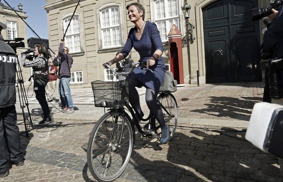 Margrethe Vestager cycled to see Queen Margrethe (Sept 2014)