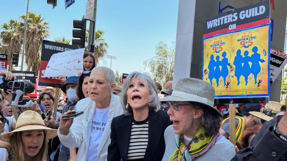 Actors Lily Tomlin and Jane Fonda support striking writers