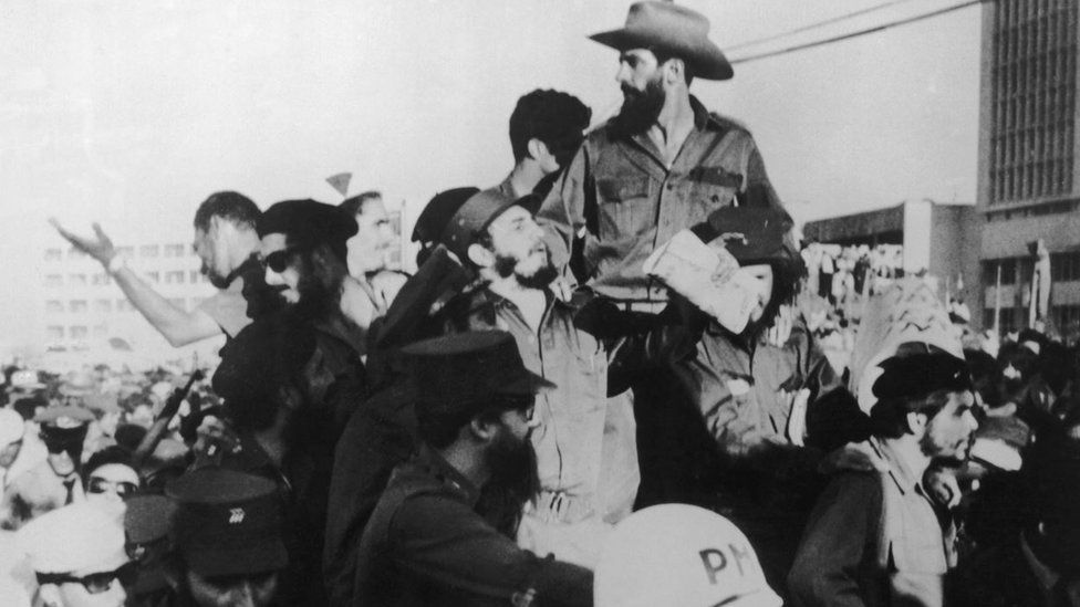 Fidel Castro, el Che Guevara y Camilo Cienfuegos llegan a La Habana el 1 de diciembre de 1959