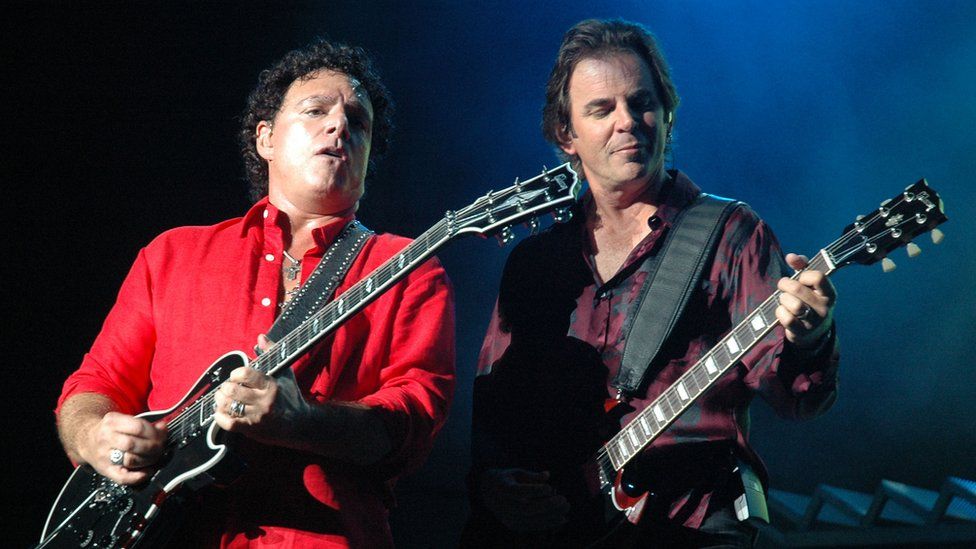 Journey's Neal Schon (left) and Jonathan Cain on stage in 2006