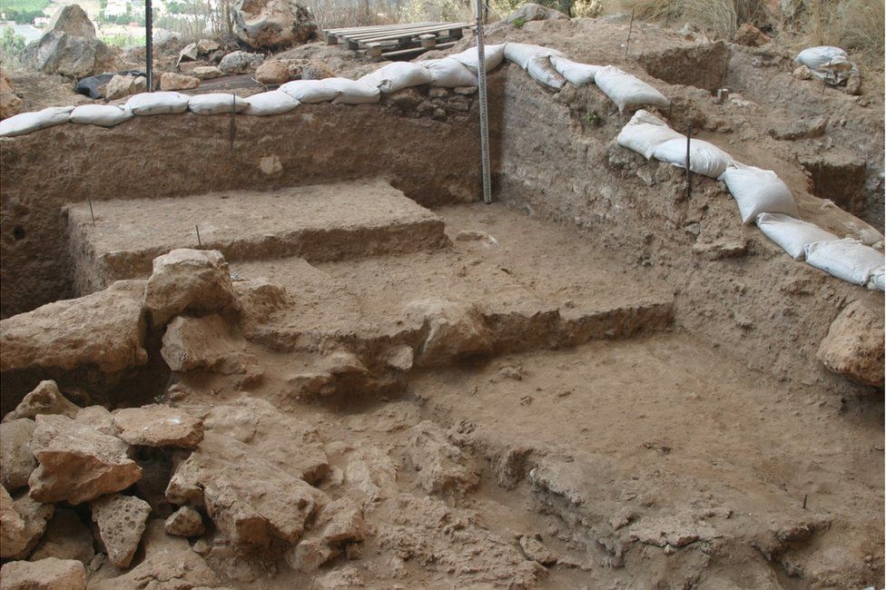 Misliya cave excavation