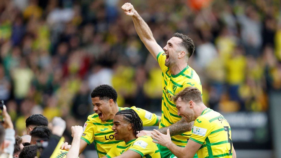 Shane Duffy punches the air as Norwich City players celebrate