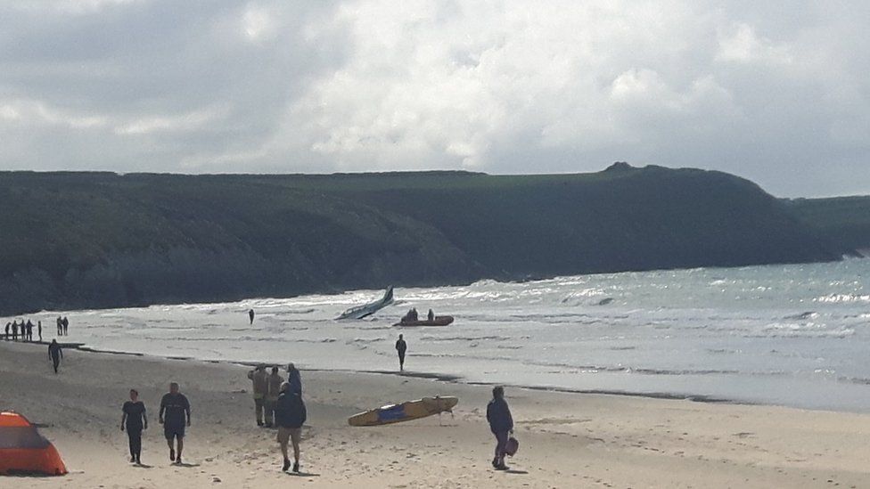 Whitesands Bay sea crash plane pilot 'avoided beach' - BBC News