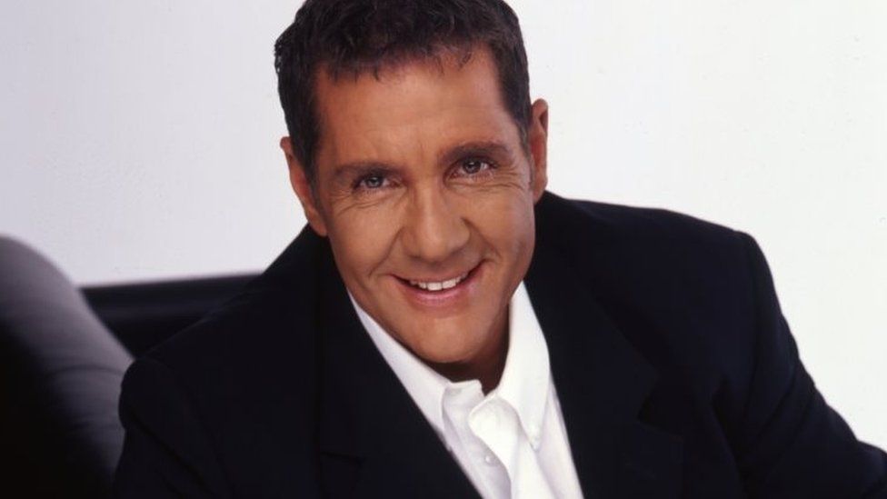 Newspaper headlines: Dale Winton tributes and 'war on plastic' - BBC News