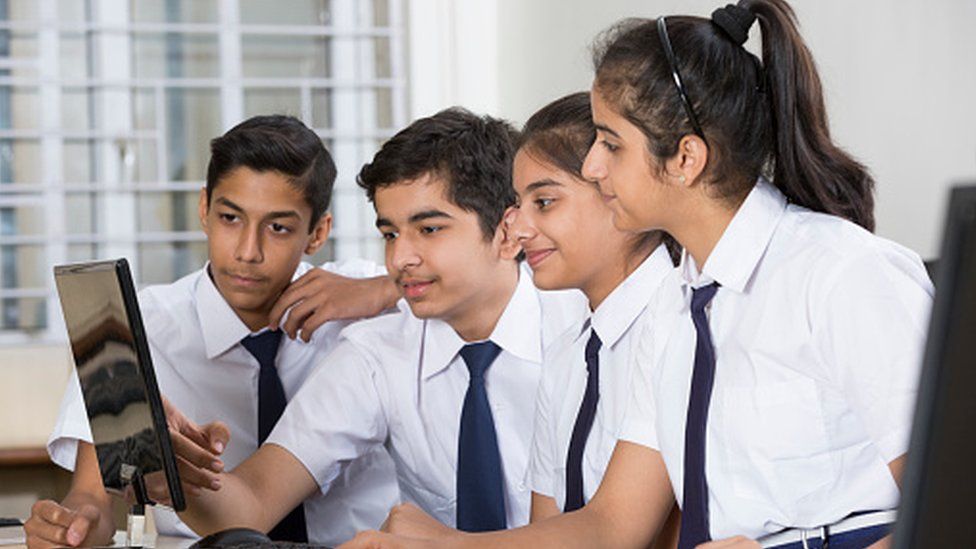 Подростки школьников в Индии