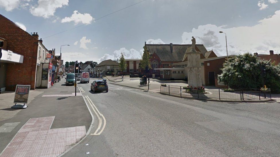 Arrests after man dies in bollard crash in Earl Shilton - BBC News