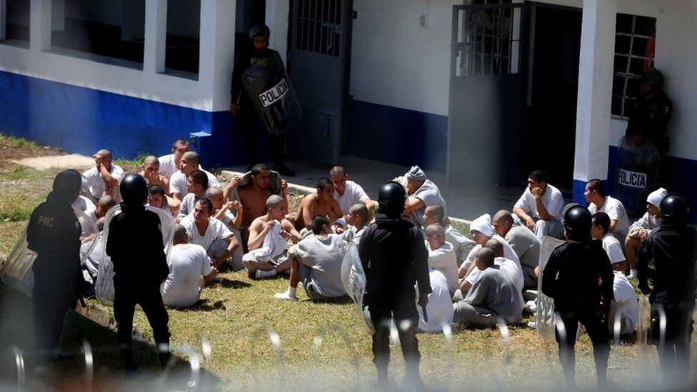 Etapa II center inmates, who attempted to escape, surrender to police officers in San Jose Pinula, Guatemala, 20 March 2017