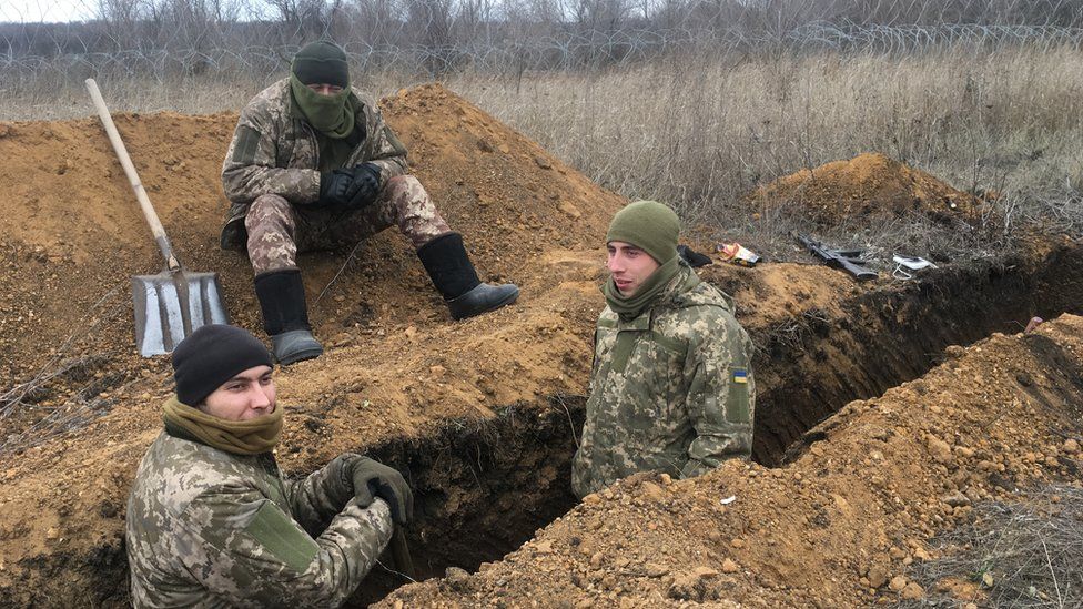 Ukrainian troops digging a trench at Zolote