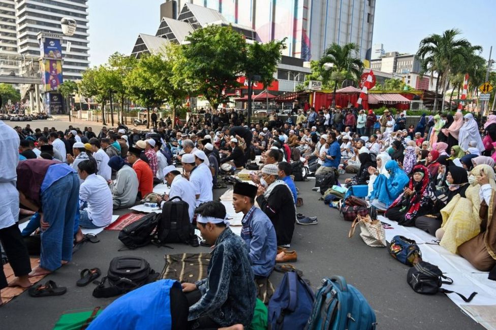 Demo di depan Bawaslu