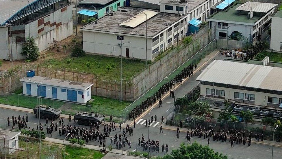 Forces moving into prison complex