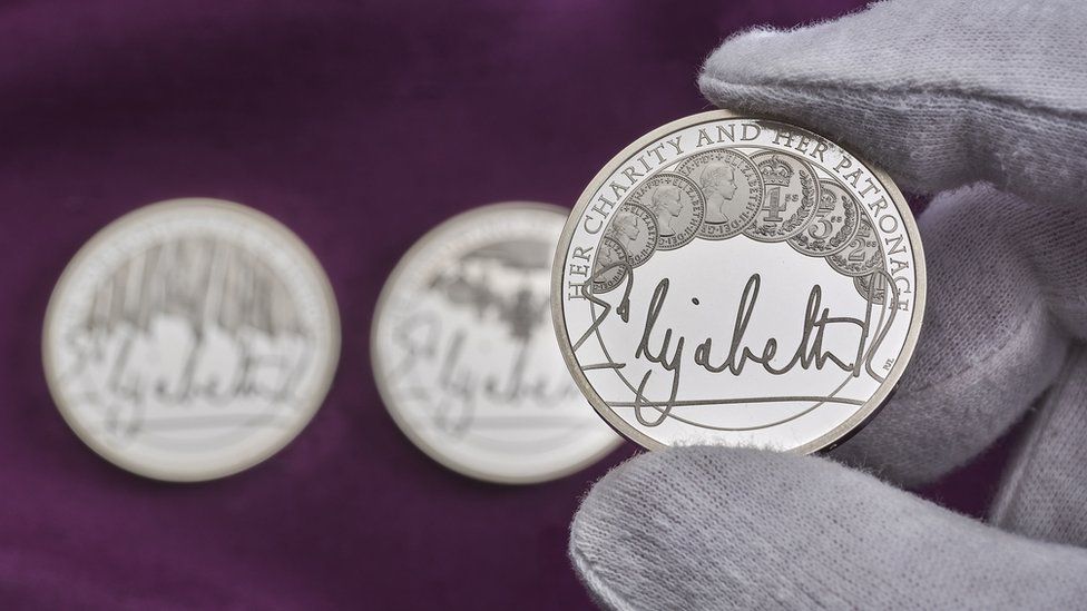 New coins will feature Queen's signature for the first time ever! - BBC ...