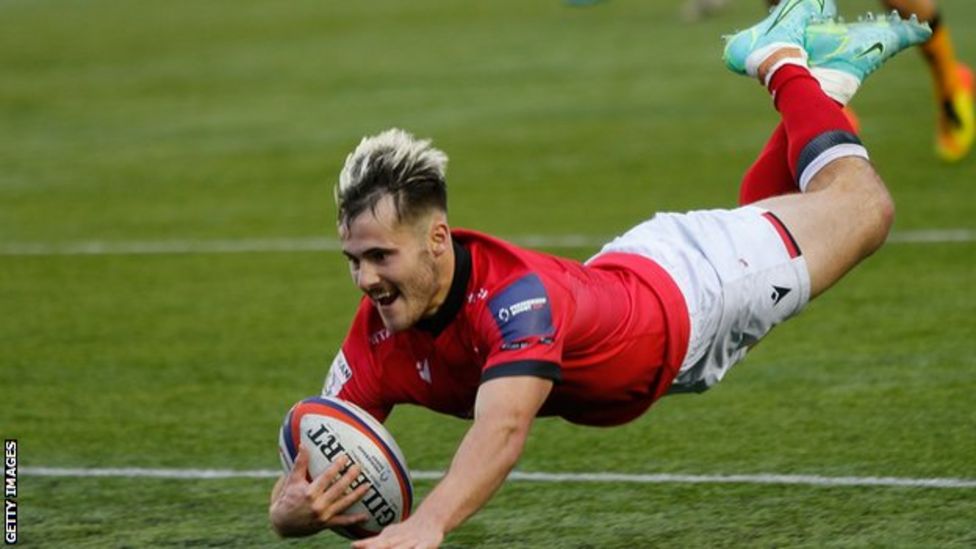 Iwan Stephens: Newcastle Falcons winger signs two-year deal with ...