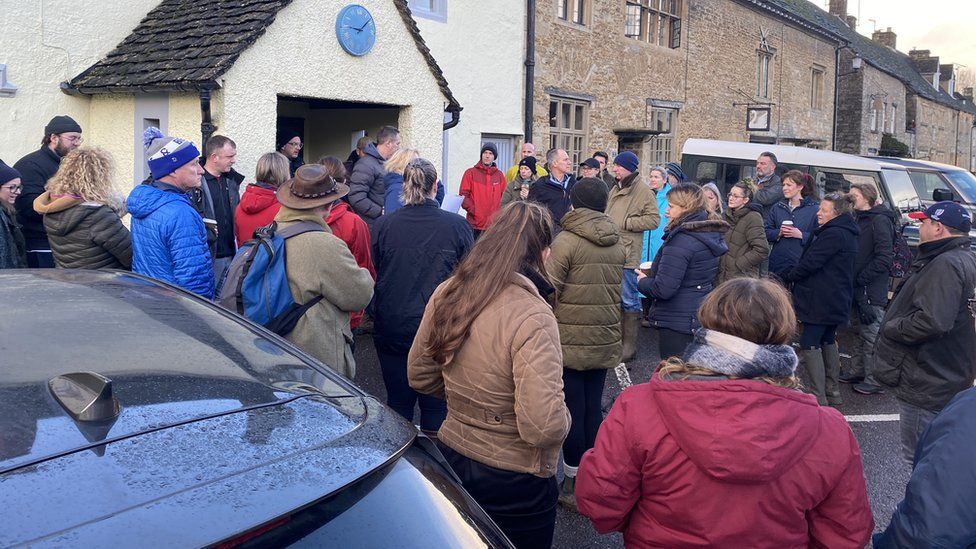 Locals meeting to search the area